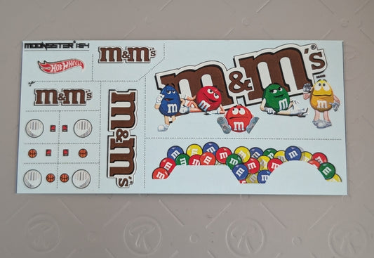 Decals M&M al agua, con color blanco importado